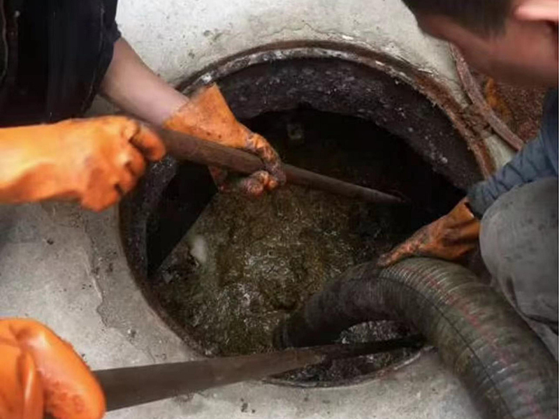 奇台清理化粪池时如何避免沼气的危害?